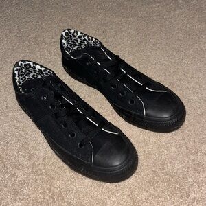Black converse women’s 8